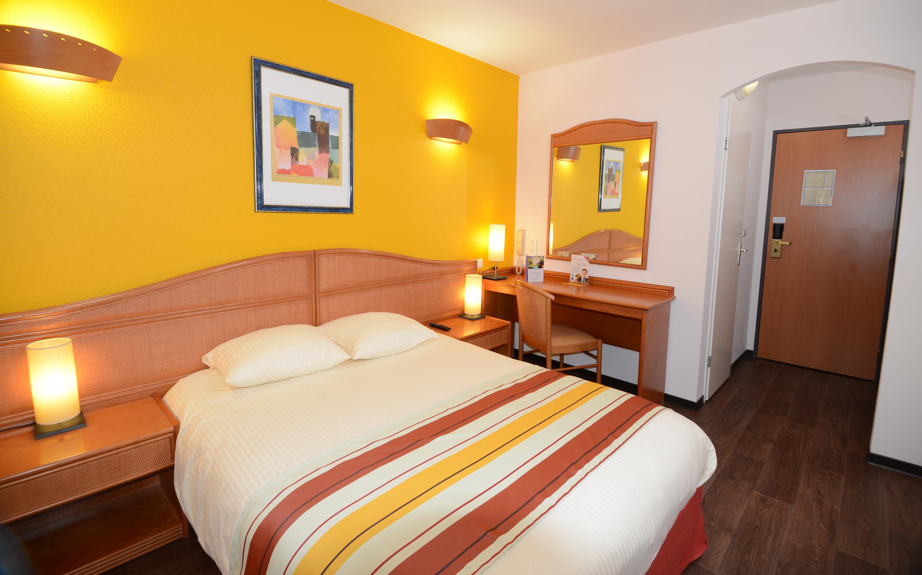 Hotel Roi Soleil Strasbourg Aéroport Holtzheim Esterno foto