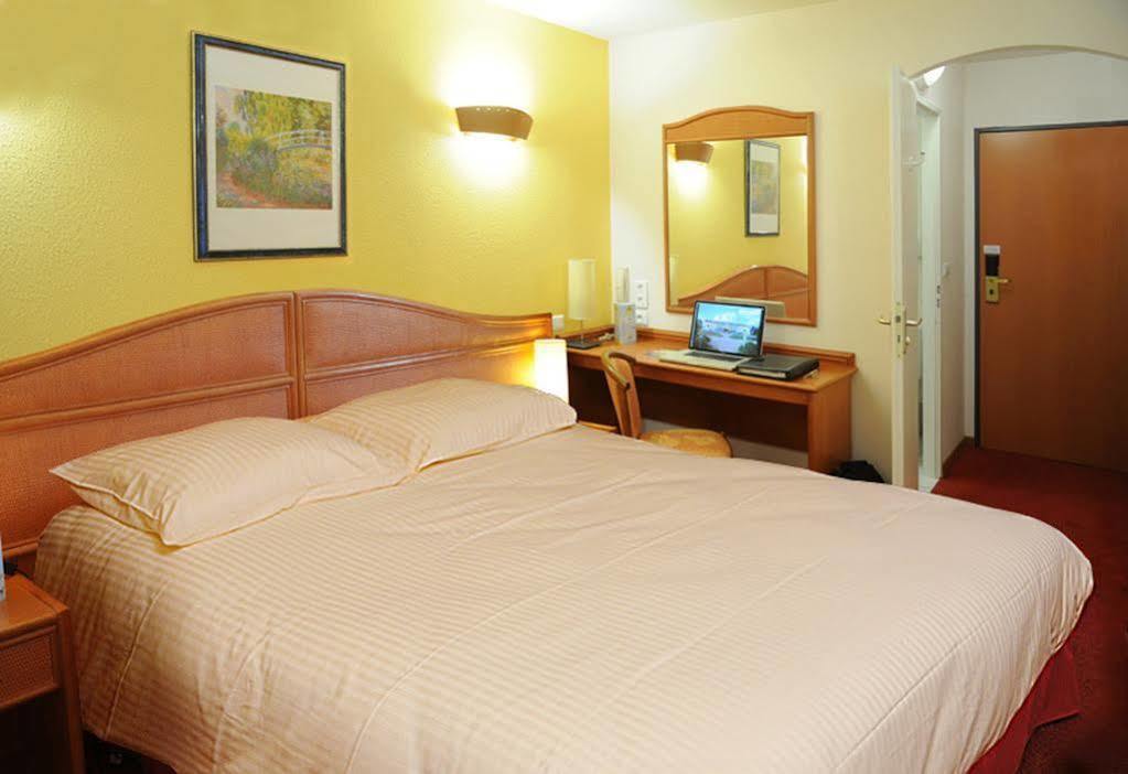 Hotel Roi Soleil Strasbourg Aéroport Holtzheim Esterno foto